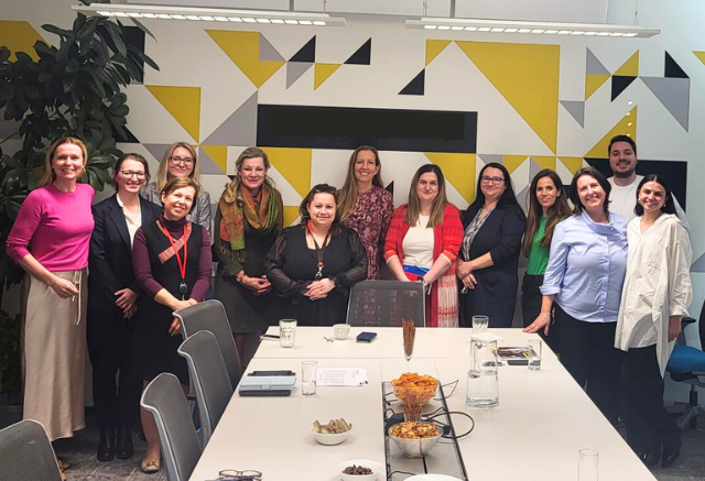 Vienna Circle with Cherie Axelrod Employees having a discussion